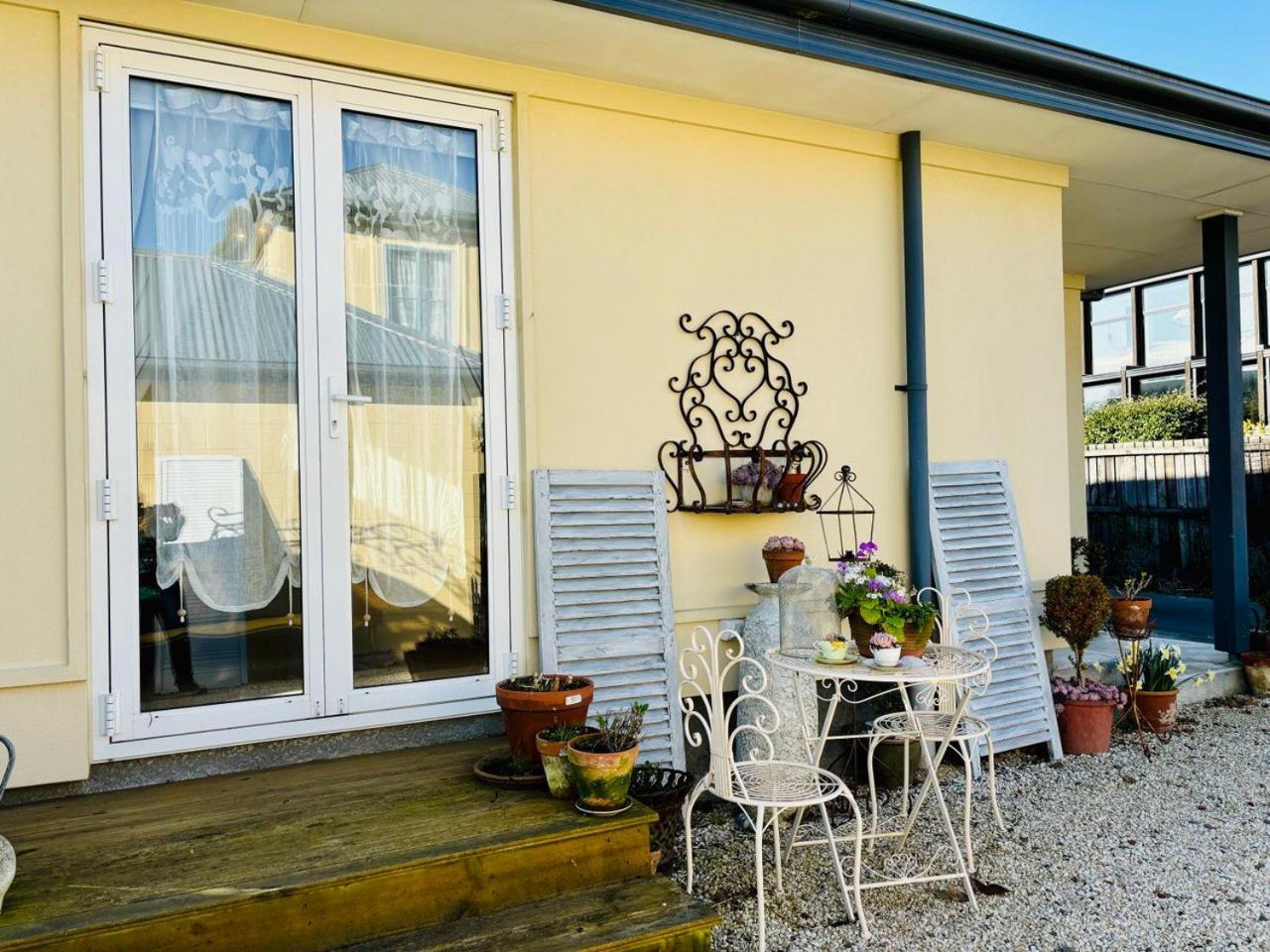 Papanui Paris Inspired Apartment Christchurch Exterior foto